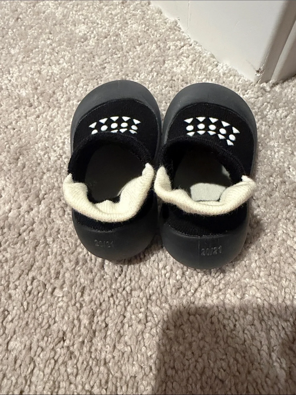 N/A comfortable black